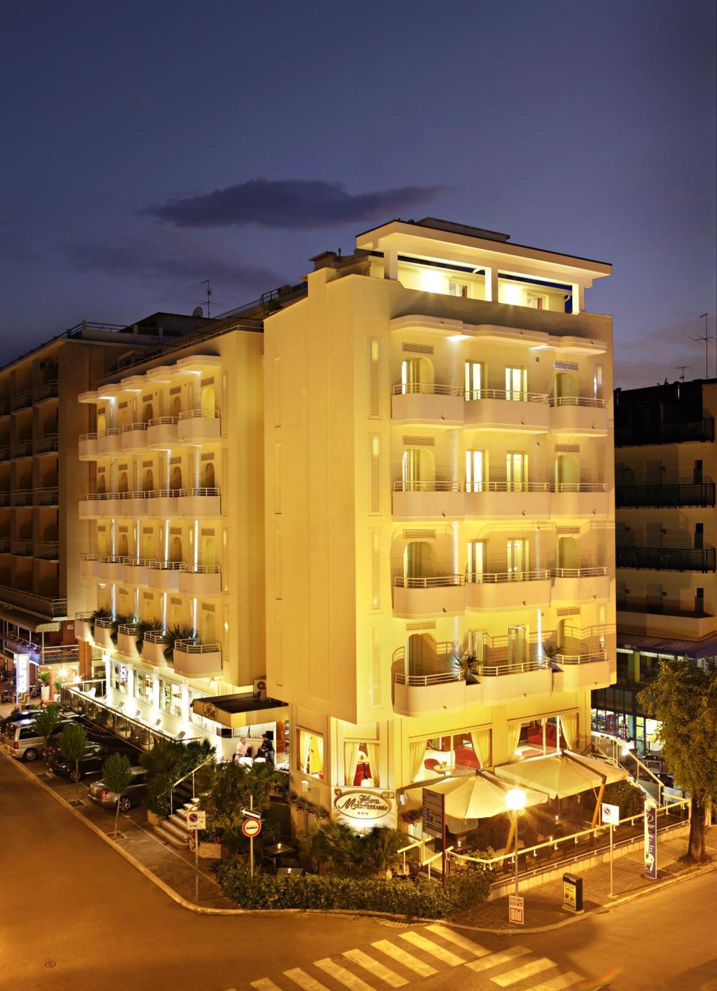 Mediterraneo Hotel & Suites Cattolica Bagian luar foto