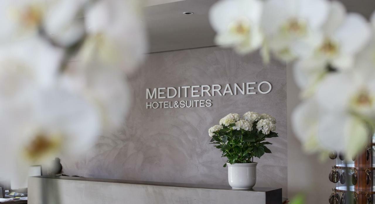Mediterraneo Hotel & Suites Cattolica Bagian luar foto
