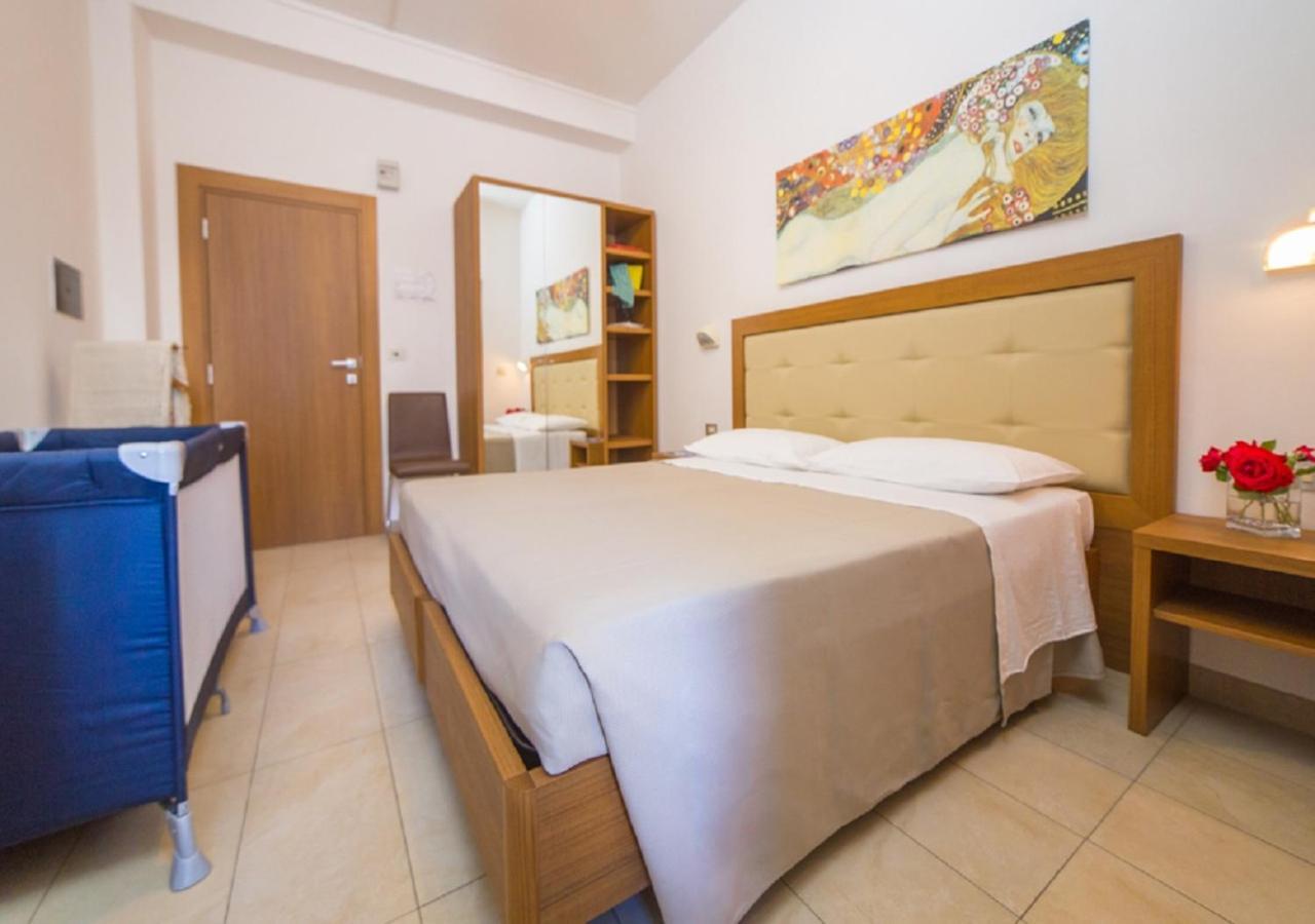 Mediterraneo Hotel & Suites Cattolica Bagian luar foto