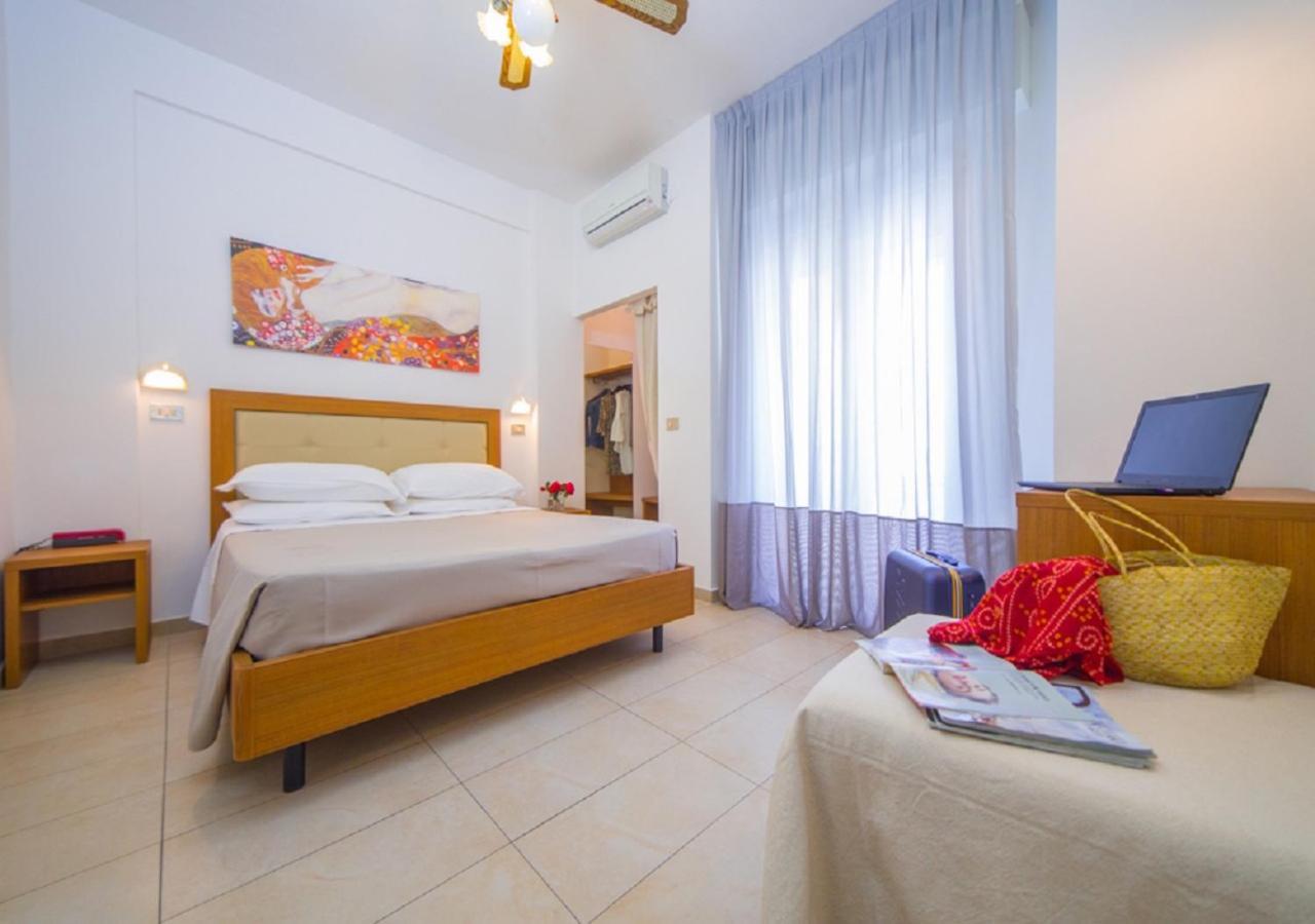 Mediterraneo Hotel & Suites Cattolica Bagian luar foto